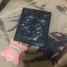 Load image into Gallery viewer, Black Tooled Billfold
