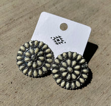 Load image into Gallery viewer, Cluster Earrings
